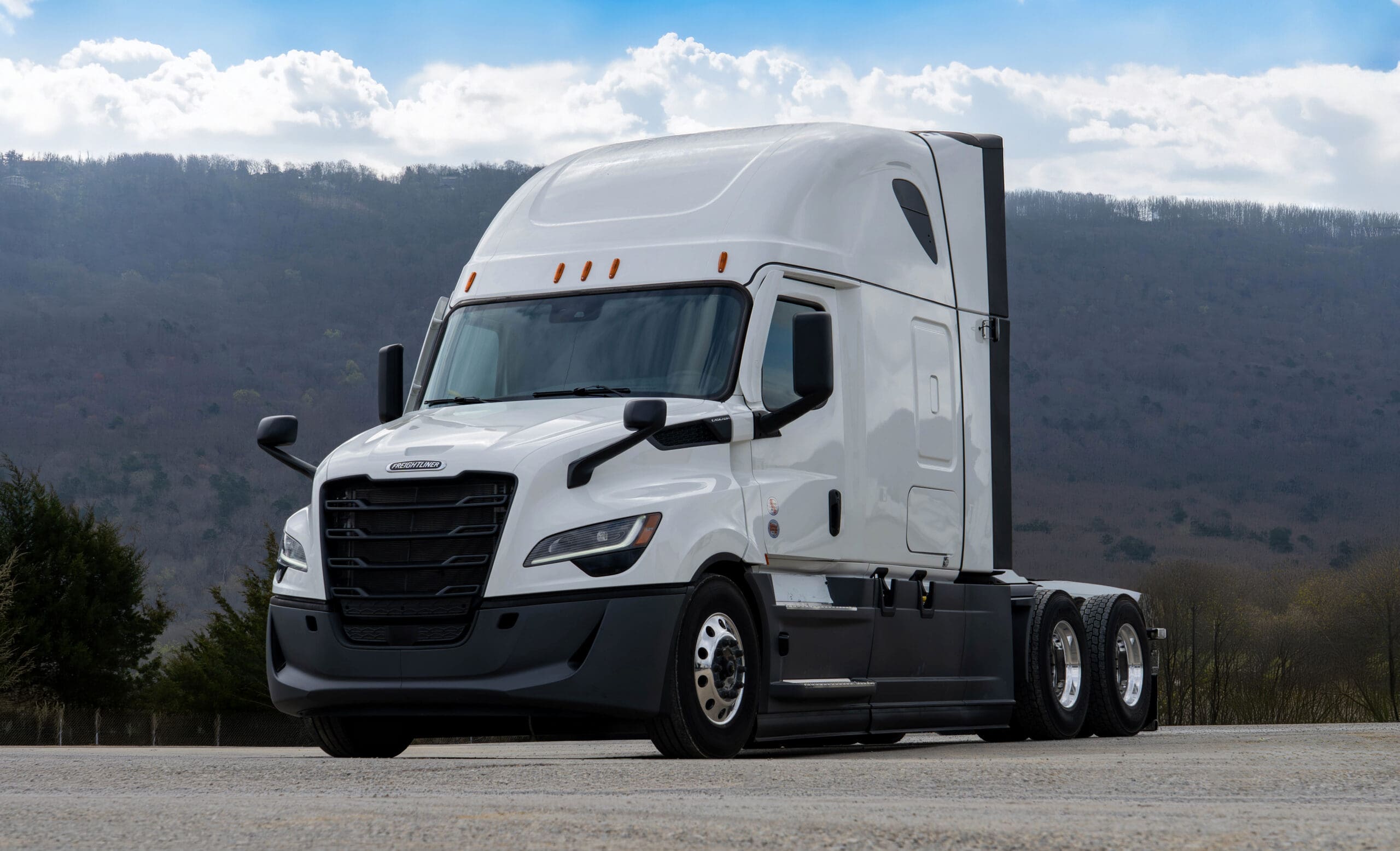 2027 Freightliner Cascadia exterior